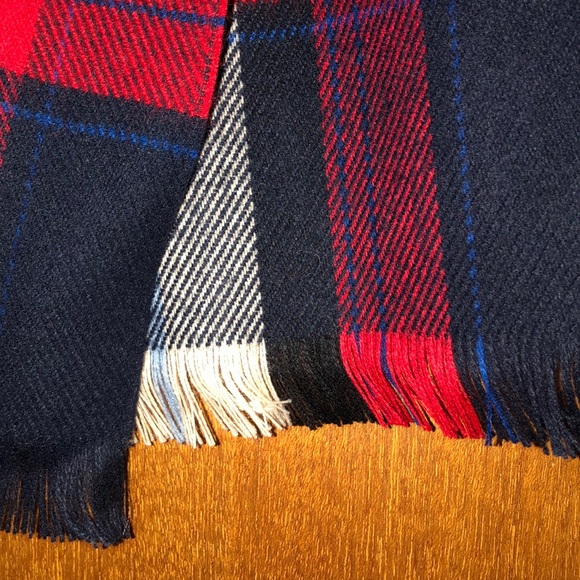 NWT Check scarf - Picture 5 of 6
